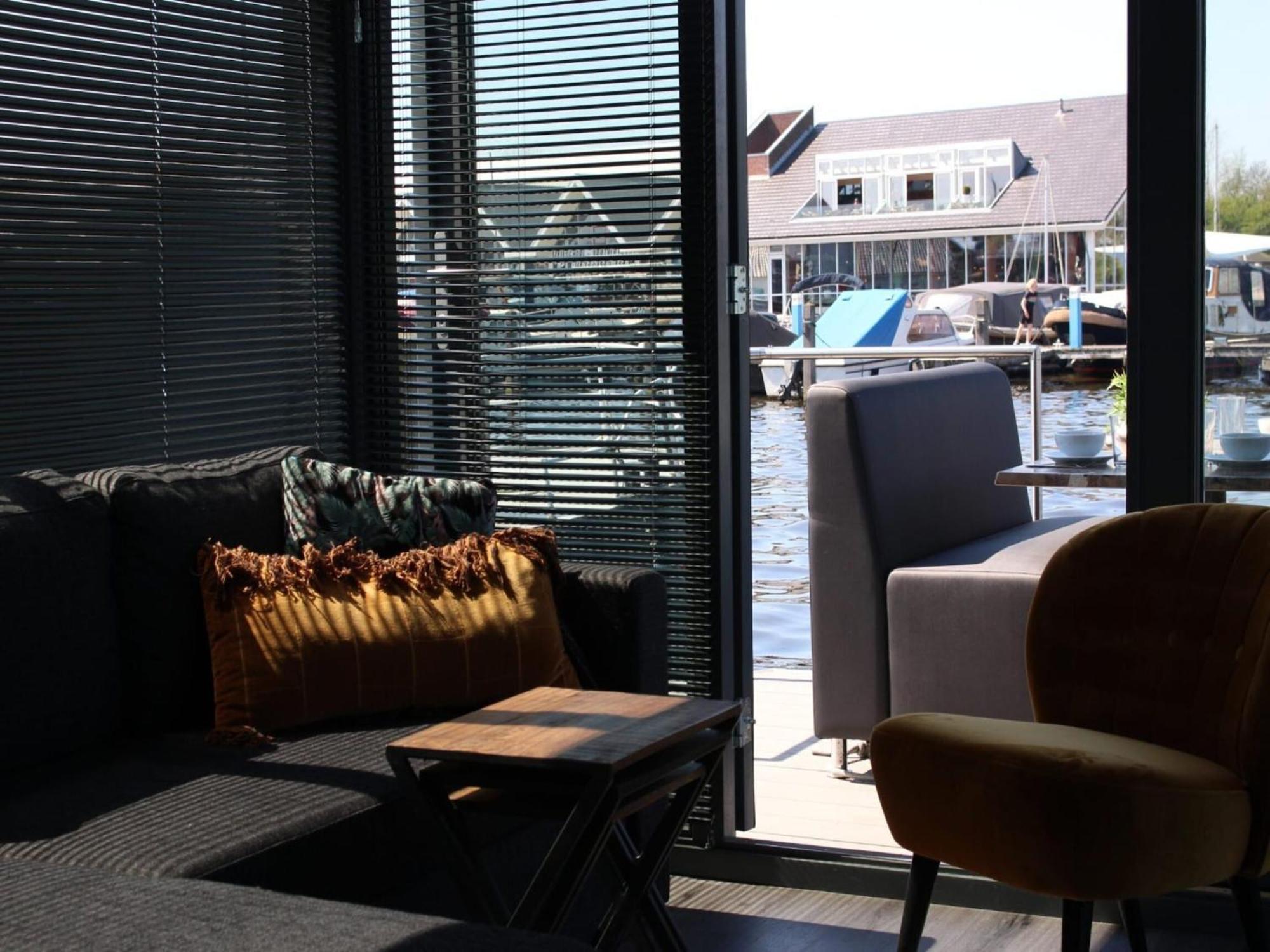 Modern Houseboat With Air Conditioning Located In Marina Uitgeest Εξωτερικό φωτογραφία