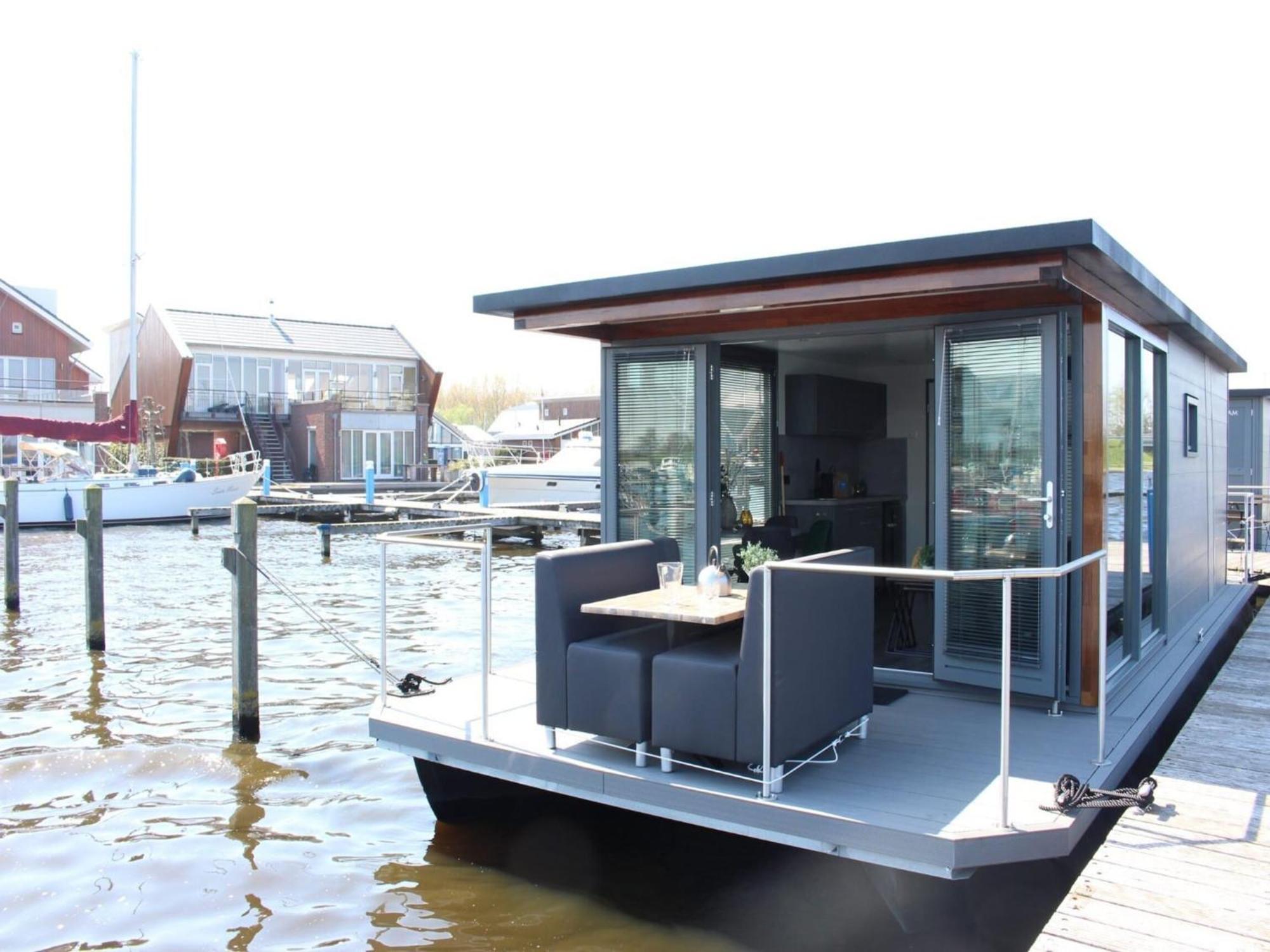 Modern Houseboat With Air Conditioning Located In Marina Uitgeest Εξωτερικό φωτογραφία