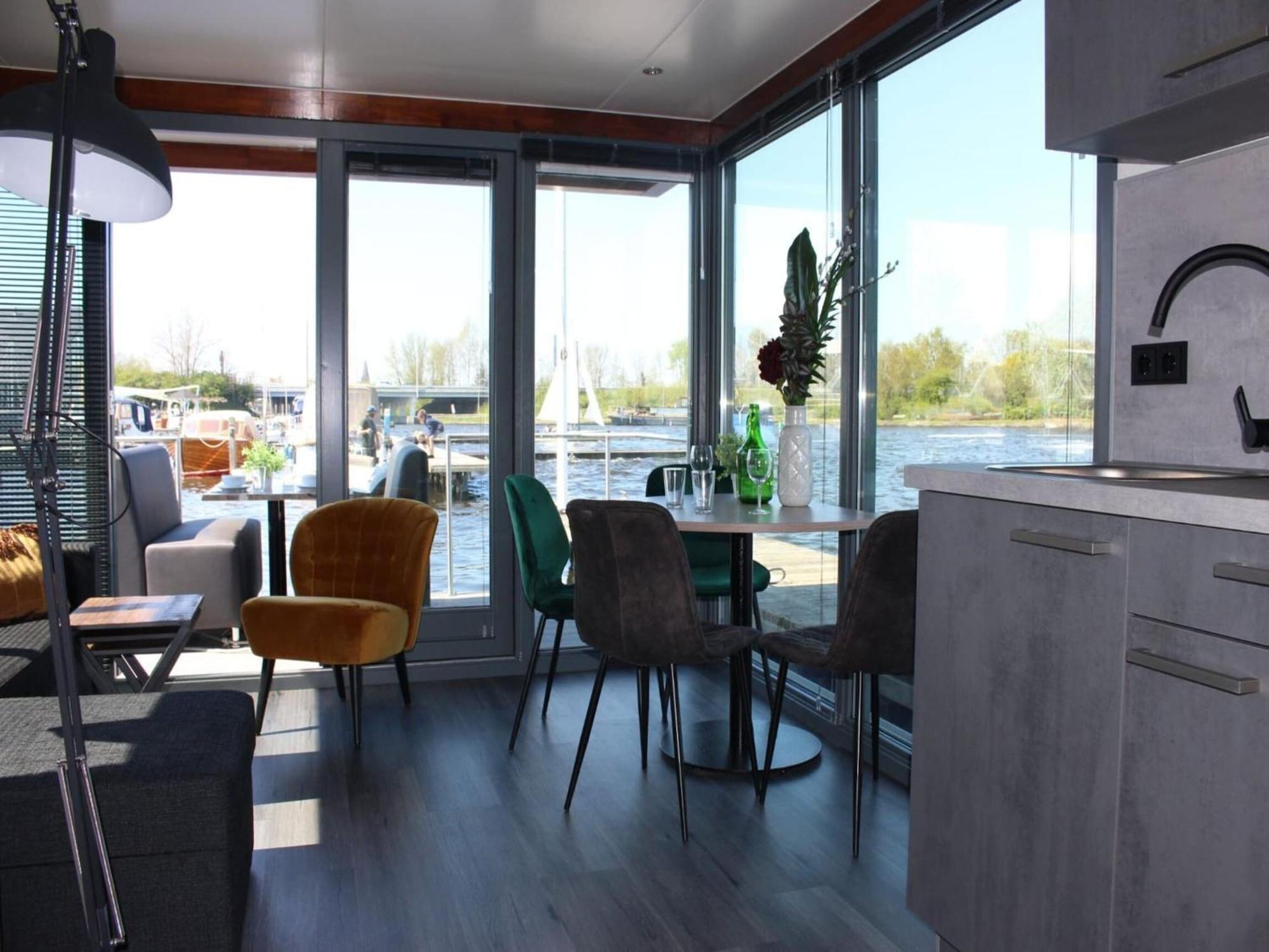 Modern Houseboat With Air Conditioning Located In Marina Uitgeest Εξωτερικό φωτογραφία