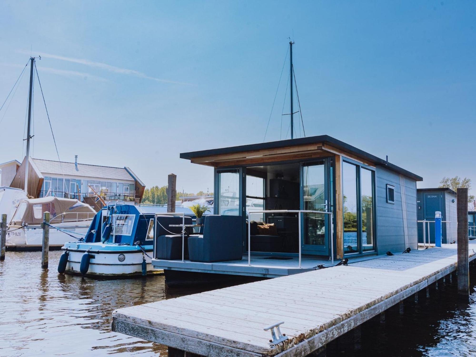 Modern Houseboat With Air Conditioning Located In Marina Uitgeest Εξωτερικό φωτογραφία
